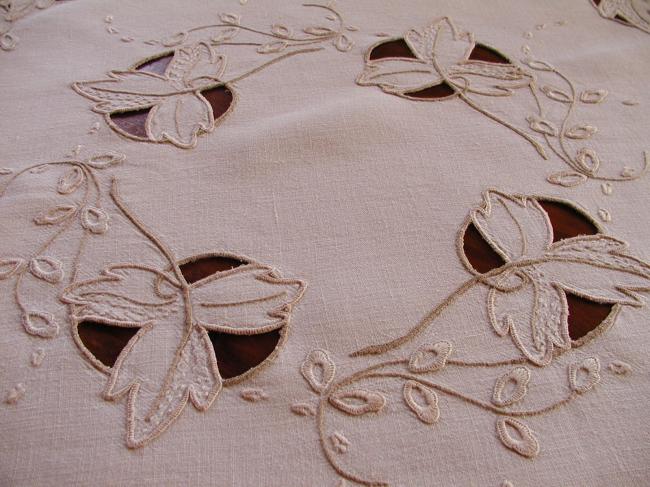 Lovely tablecloth with automn leaves fall embroidery