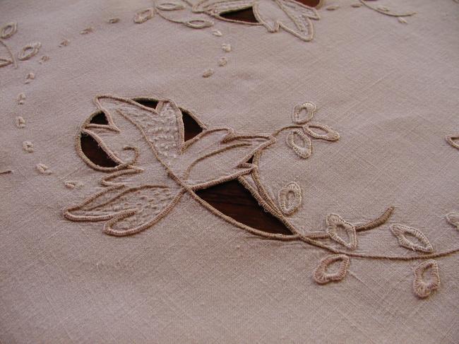 Lovely tablecloth with automn leaves fall embroidery