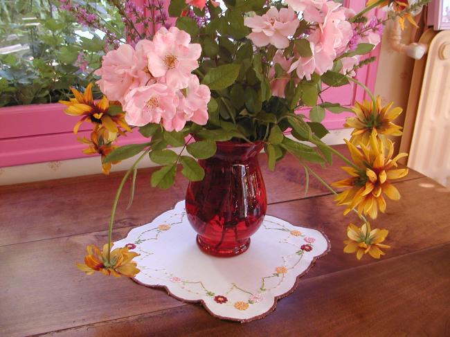 Adorable table centre with hand-embroidered roses and foliage