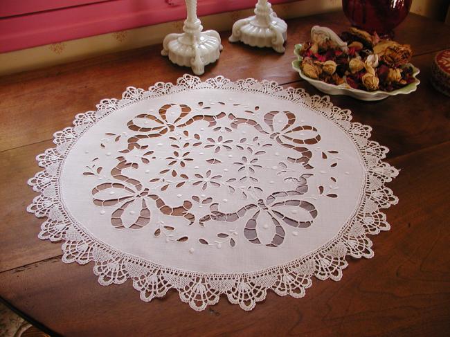 Gorgeous linen table centre with Richelieu works and Cluny hand-made bobbin lace