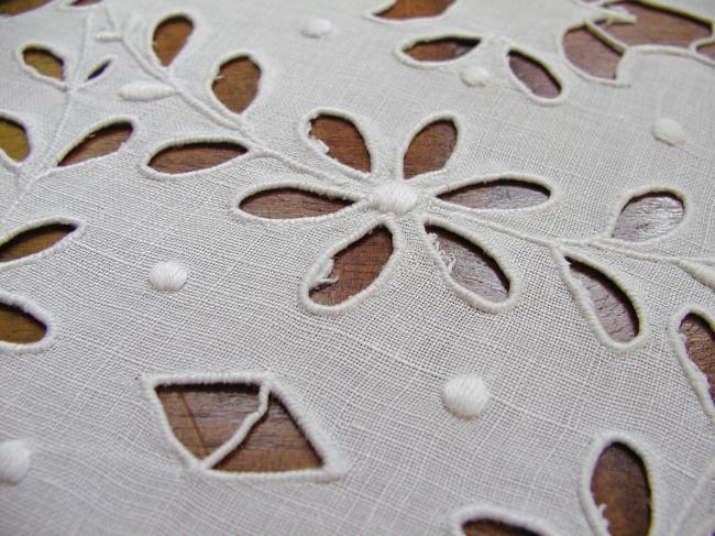 Gorgeous linen table centre with Richelieu works and Cluny hand-made bobbin lace