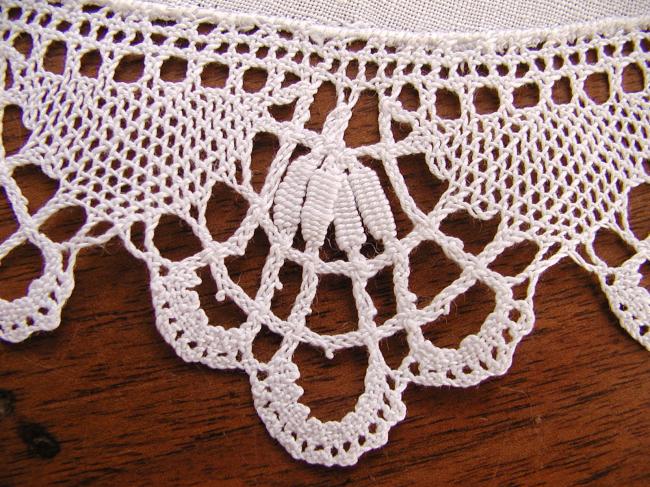 Gorgeous linen table centre with Richelieu works and Cluny hand-made bobbin lace