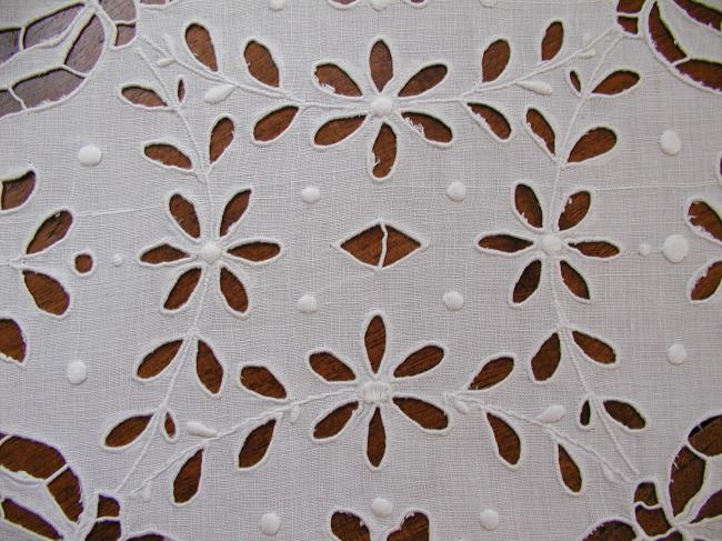 Gorgeous linen table centre with Richelieu works and Cluny hand-made bobbin lace