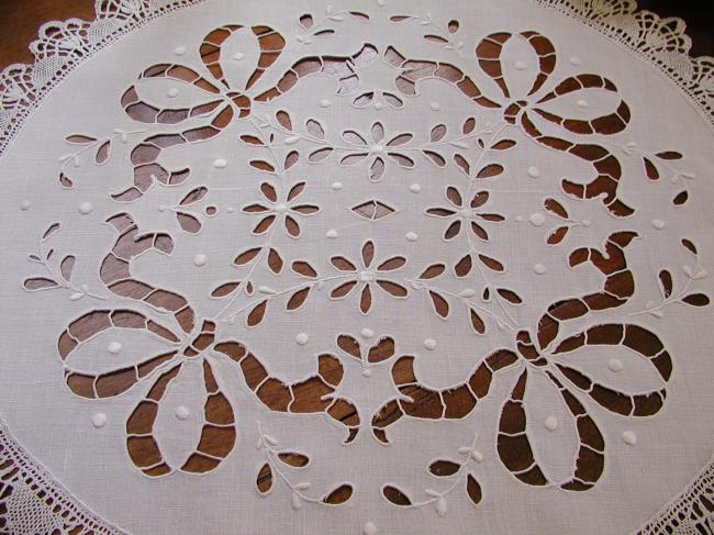 Gorgeous linen table centre with Richelieu works and Cluny hand-made bobbin lace