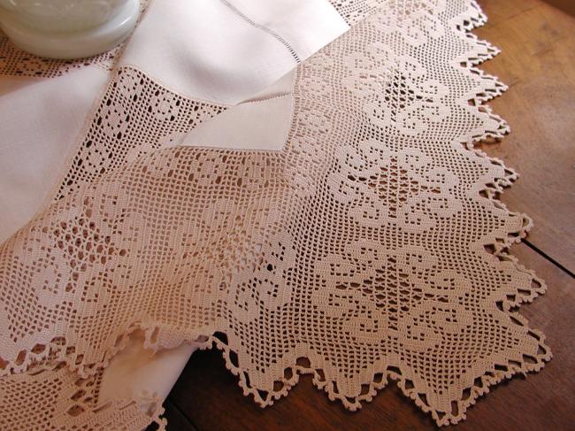 Marvellous table runner with crochet lace, antique floral design 1920