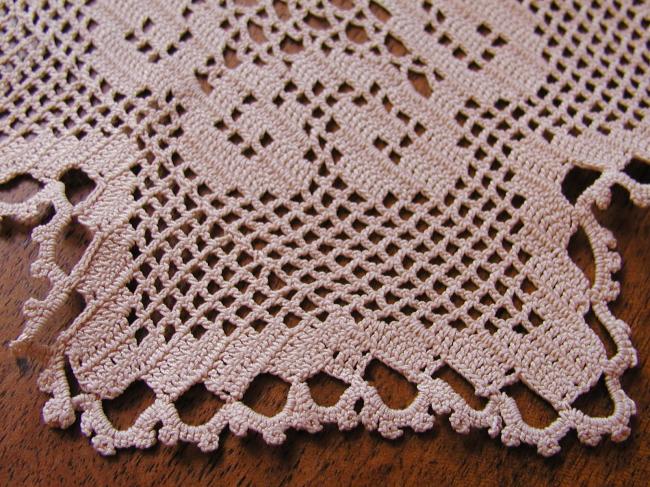 Marvellous table runner with crochet lace, antique floral design 1920