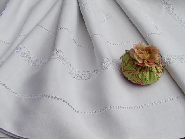 Enchanting pur fine linen sheet with monogramm CS and large drawn thread river