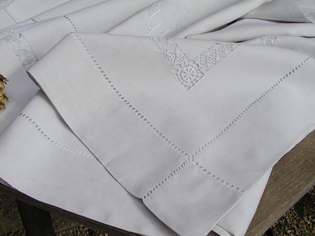 Enchanting pur fine linen sheet with monogramm CS and large drawn thread river