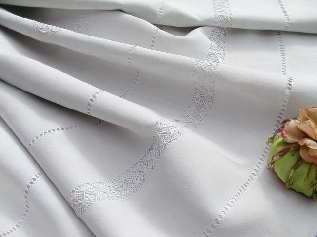 Enchanting pur fine linen sheet with monogramm CS and large drawn thread river