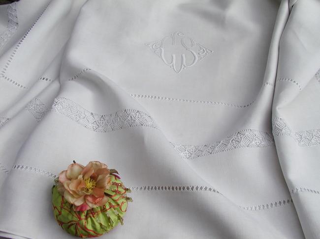 Enchanting pur fine linen sheet with monogramm CS and large drawn thread river