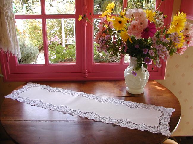 Lovely table runner in ecru linen with chemical lace edging