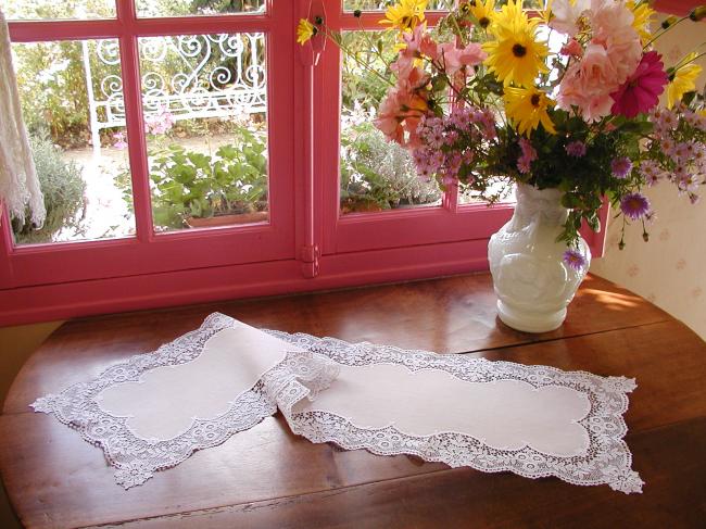 Lovely table runner in ecru linen with chemical lace edging