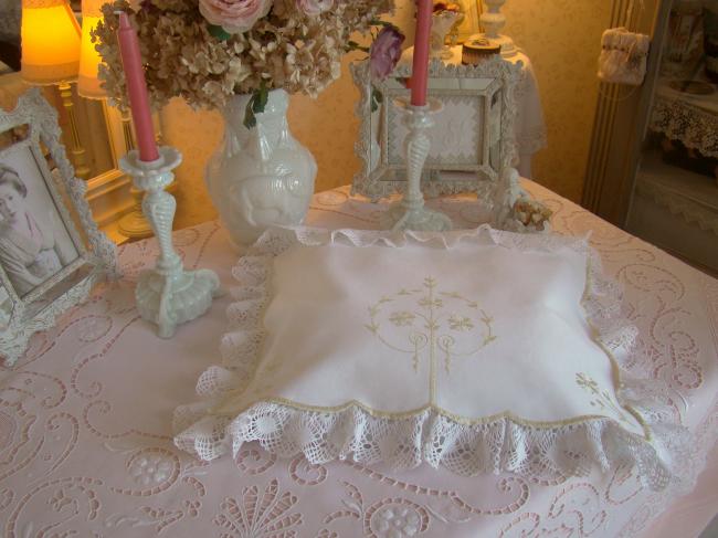 Romantique pochette à lingerie fine richement brodée de soie, Mountmellick