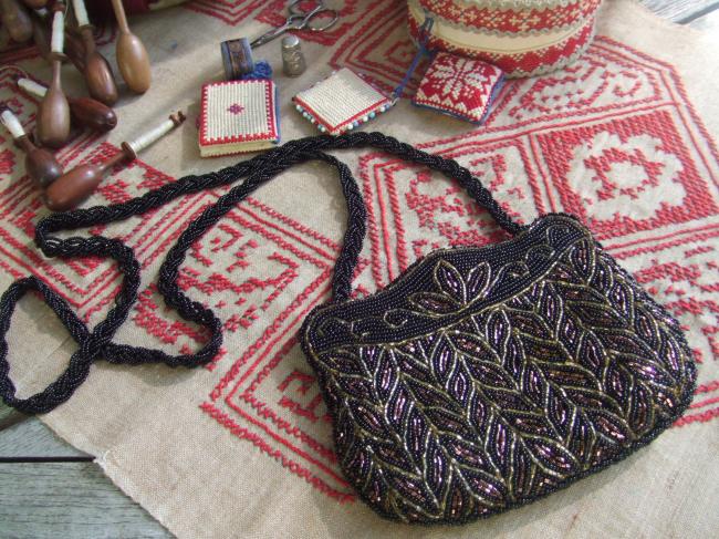 So gorgeous vintage evening bag with hand-embroidered beads 1920-30