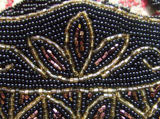 So gorgeous vintage evening bag with hand-embroidered beads 1920-30