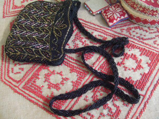 So gorgeous vintage evening bag with hand-embroidered beads 1920-30