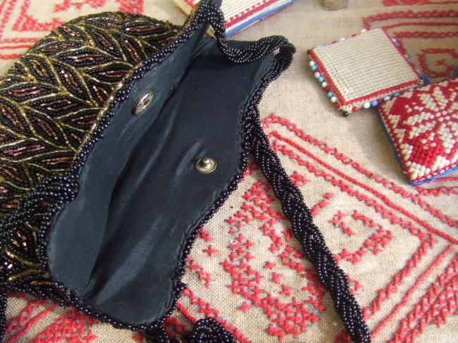 So gorgeous vintage evening bag with hand-embroidered beads 1920-30