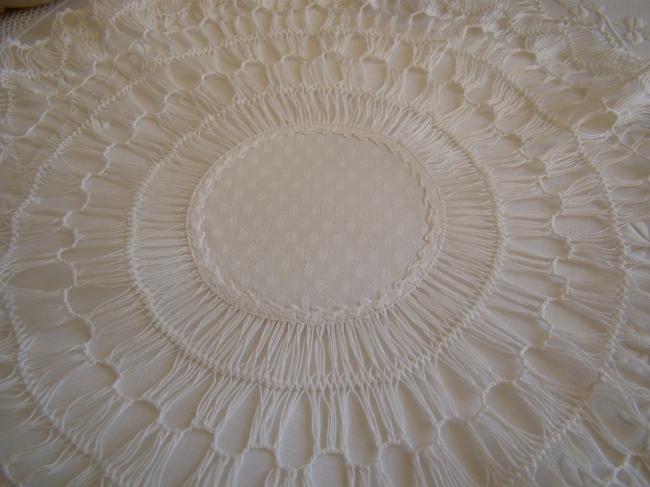 Magnifique centre de vase rond avec très belle dentelle de macramé 1900