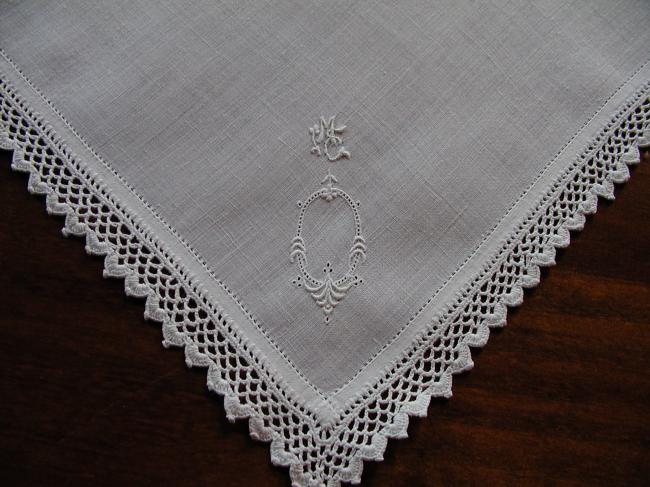 Lovely hadkerchief with monogramm MC and crochet lace