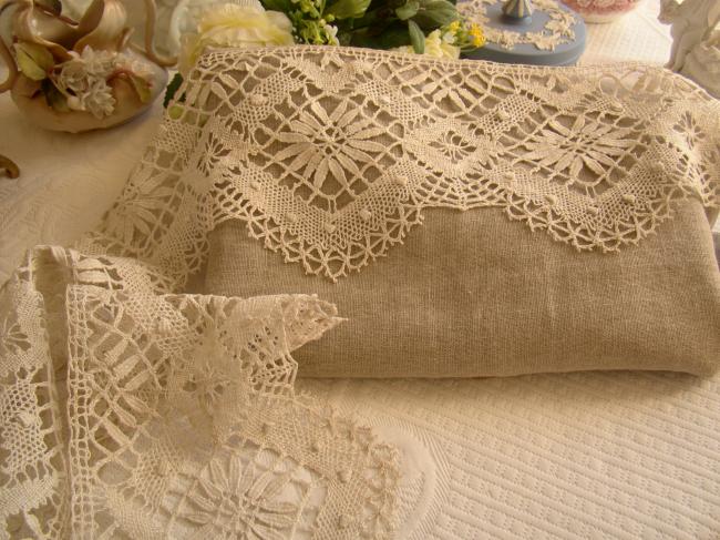 Merveilleuse dentelle de Cluny en lin avec points d'esprit, 1,55m x16cm