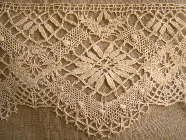 Merveilleuse dentelle de Cluny en lin avec points d'esprit, 1,55m x16cm