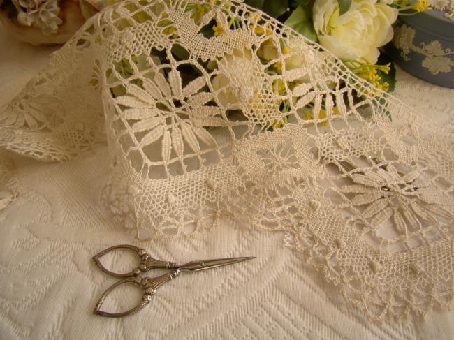 Merveilleuse dentelle de Cluny en lin avec points d'esprit, 1,55m x16cm