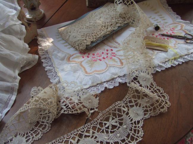 Merveilleuse dentelle de Cluny en lin avec points d'esprit, 1,55m x16cm