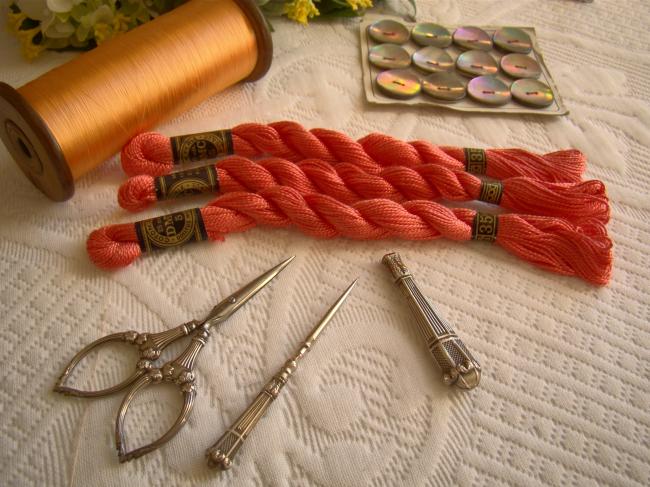 Ancien écheveau coton perlé DMC, n°5 couleur Corail  (nuance n°351)