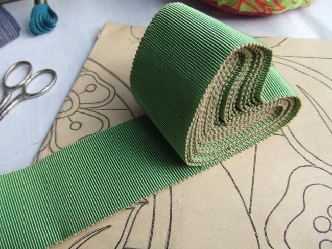 Superbe large ruban tissé en soie, couleur vert tilleul pour chapeau ancien
