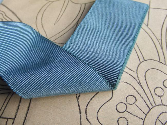 Superbe large ruban tissé en soie, couleur bleue pour chapeau ancien (1,90m)