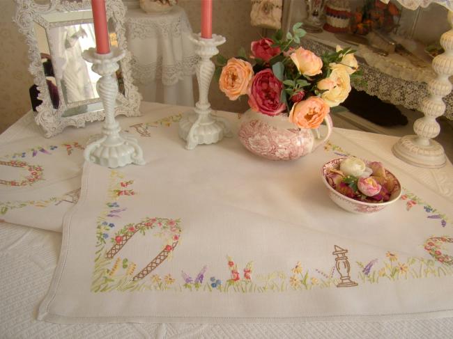 Adorable hand embroidered tablecloth with british garden, so many flowers !