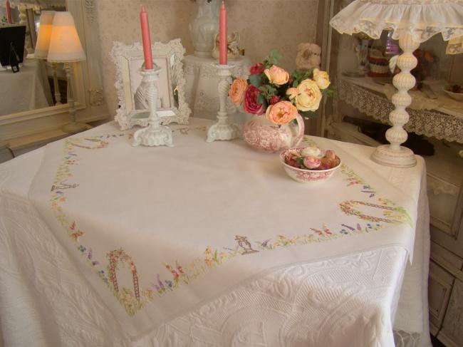 Adorable hand embroidered tablecloth with british garden, so many flowers !