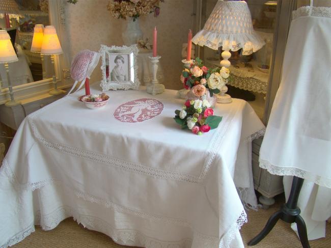 Beautiful linen tablecloth, Cherub & filet and Cluny lace 1920