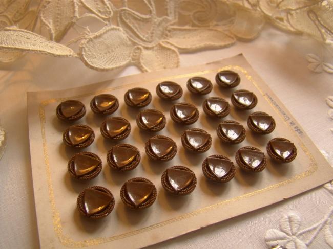 Adorable carte de 24 petits boutons stylisés en verre moulé, chocolat 1930