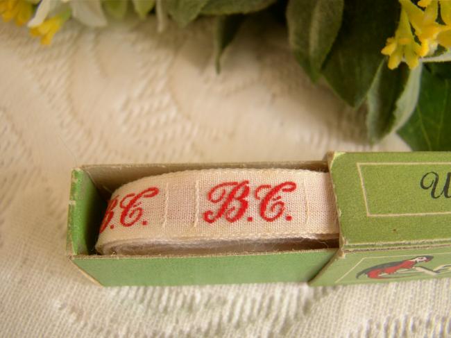 Boite de ruban blanc avec initiales 'BT' tissées en rouge 1920, Marque Ary