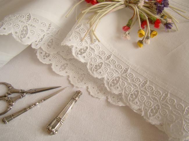 Superbe bas de jupon avec broderie anglaise faite à la main 1900