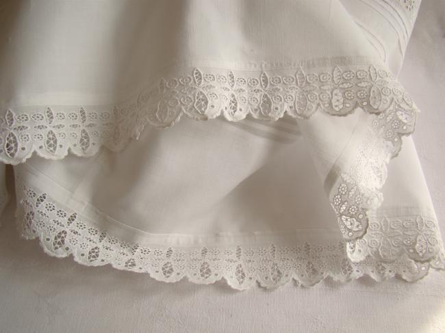 Superbe bas de jupon avec broderie anglaise faite à la main 1900