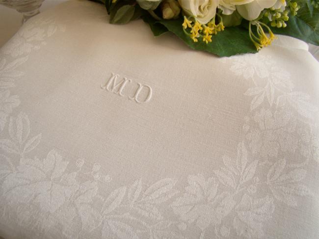 Lovely tablecloth & its 6 serviettes in damask linen 1890-1900