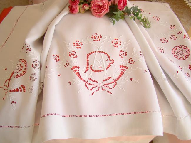 Magnifique drap de mariage, rinceaux de fleurs ajourées et dentelle de Venise