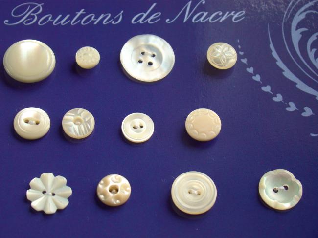 Jolie collection de 12  boutons anciens en nacre blanche 1900-20