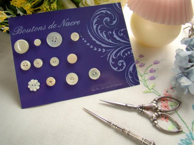 Jolie collection de 12  boutons anciens en nacre blanche 1900-20