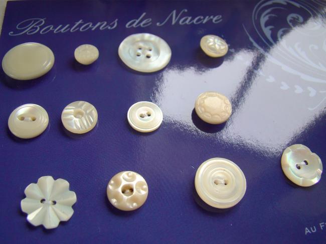 Jolie collection de 12  boutons anciens en nacre blanche 1900-20
