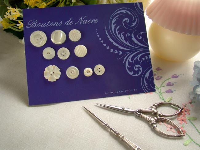 Jolie collection de 10 boutons anciens en nacre blanche 1900-20