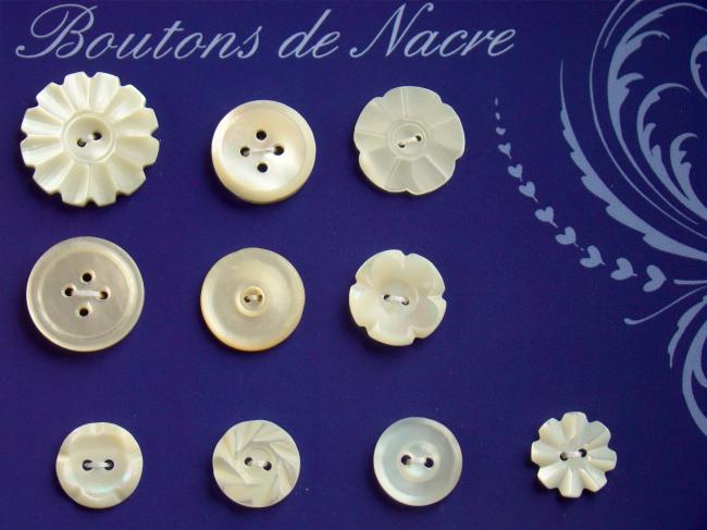 Jolie collection de 10 boutons anciens en nacre blanche 1900-20