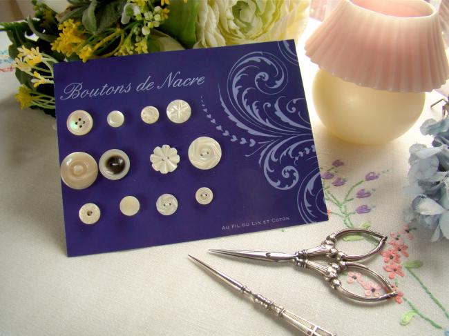 Jolie collection de 12  boutons anciens en nacre blanche 1900-20