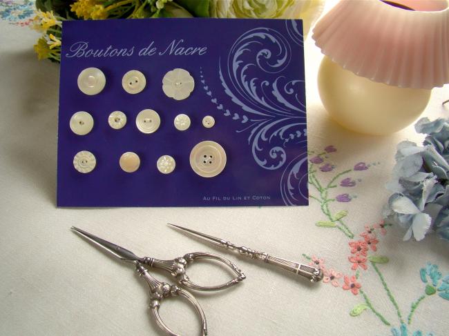 Jolie collection de 12  boutons anciens en nacre blanche 1900-20