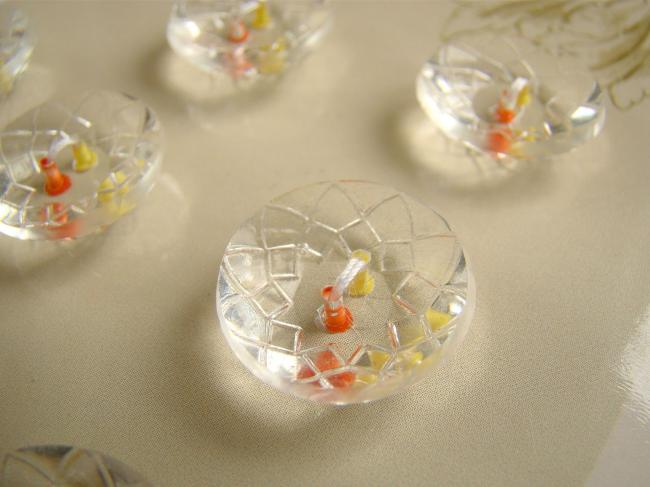 Adorable carte de 7 boutons anciens en verre transparent, reflets colorés Ø 18mm