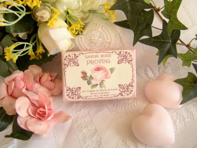 Adorable savon enveloppé parfumé à la rose de Provins, 100grs