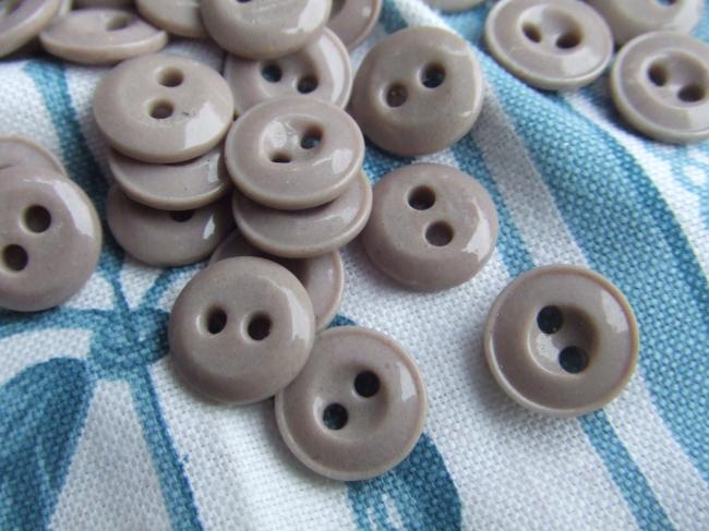 Lot de 6 petits boutons viennois en pate de verre, gris sable, 2 trous, 13mm