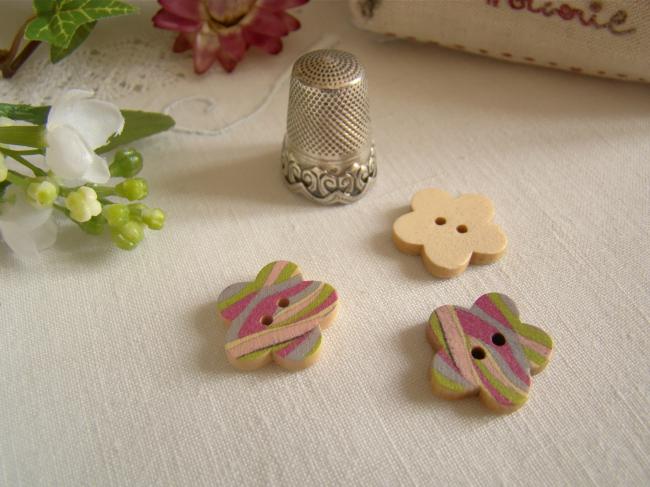 Adorable petit bouton en bois coloré en forme de fleur motif herbes folles Ø17mm